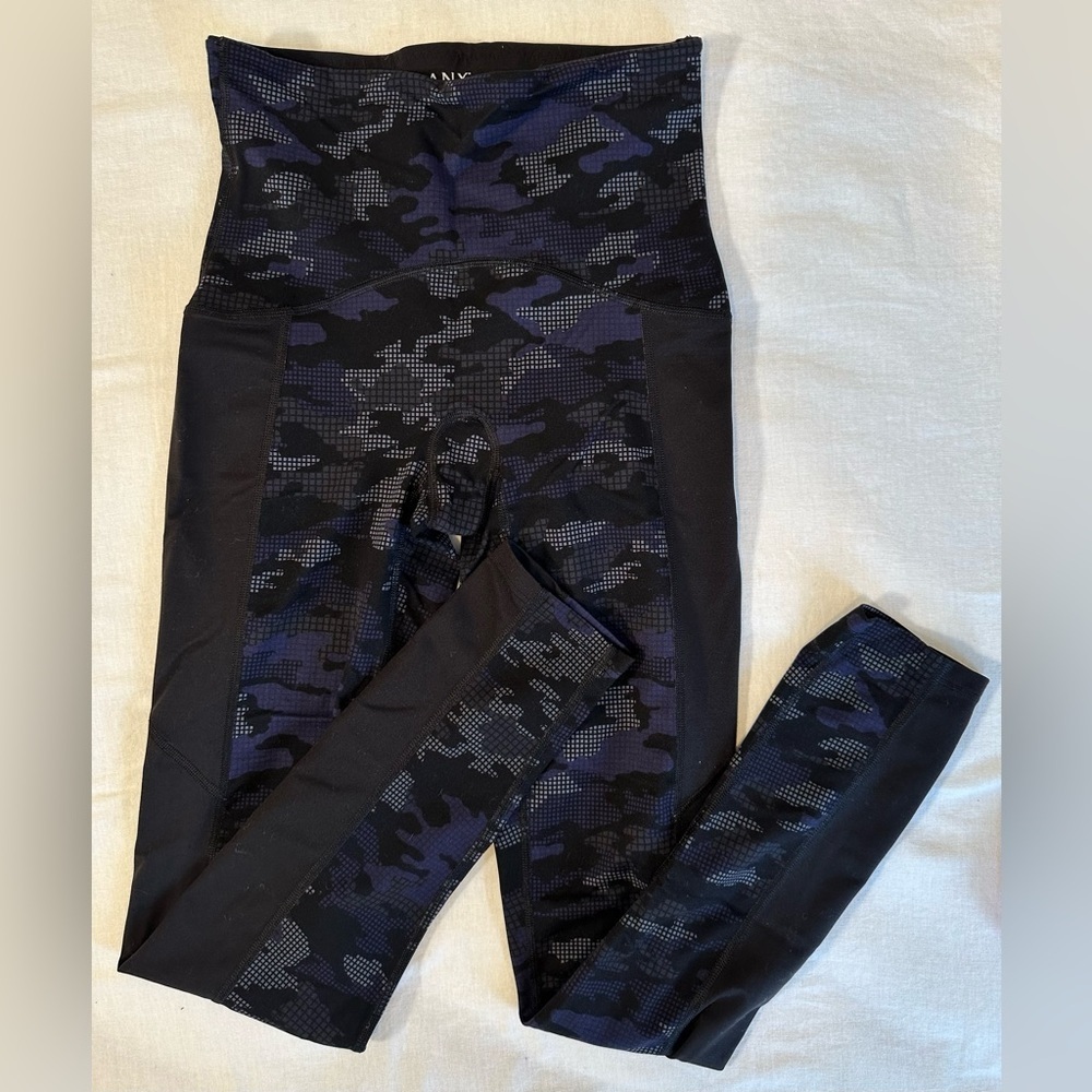 Spanx by Sara Blakely Black,‎ Purple & Gray Camo Leggings Women's S